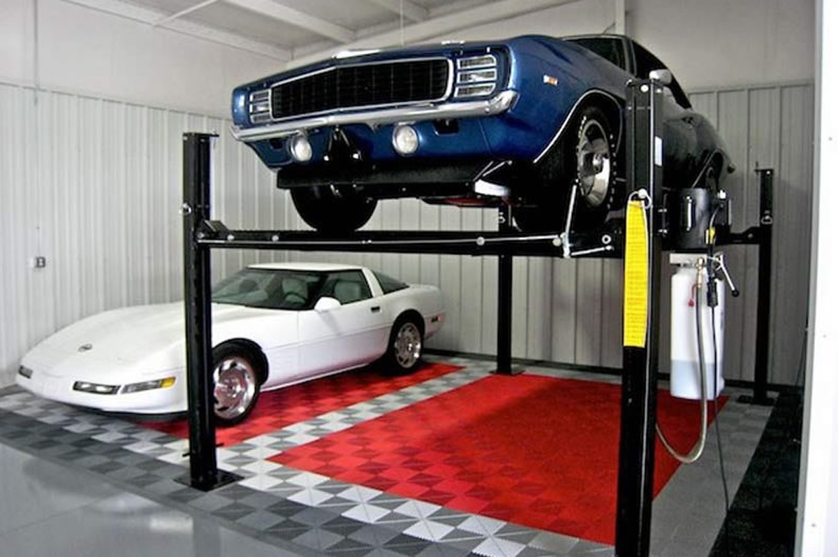 Classic-Cars-with-Lift-on-Ribtrax